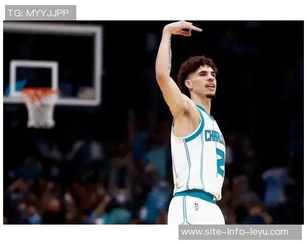 拉梅洛鲍尔全场表现出色20投7中砍下22分带领球队取得胜利 拉梅洛鲍尔全场表现出色20投7中砍下22分带领球队取得胜利