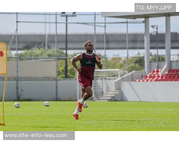祝海港足球俱乐部球员李新翔生日快乐愿他在新的一岁里更进一步